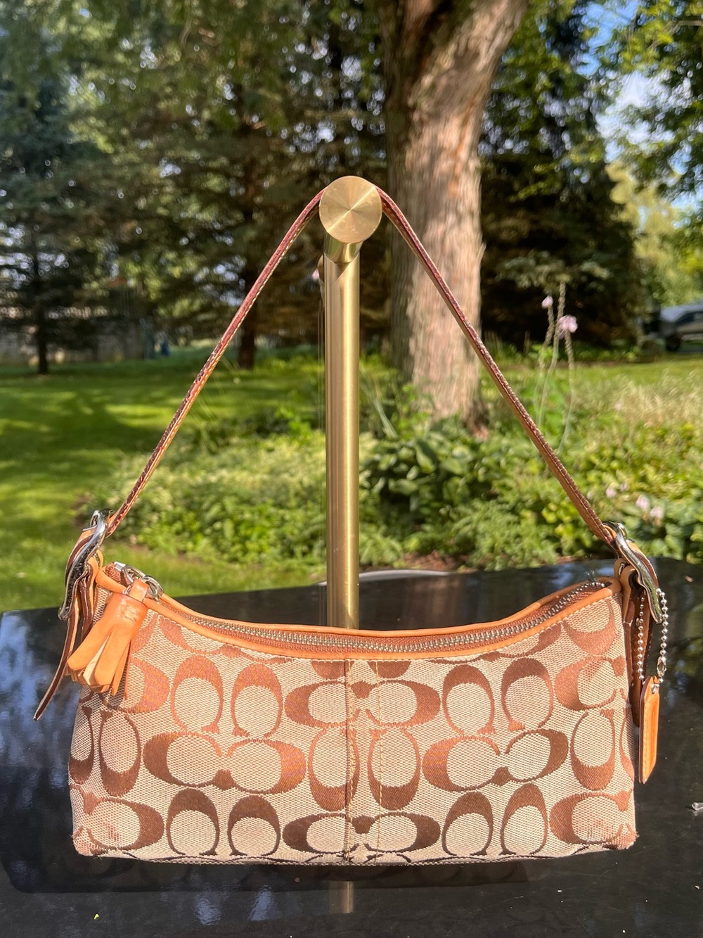 Vintage 2005 Coach Hamptons Demi Baguette 8K01 Y2K Signature
Shoulder Bag Brown